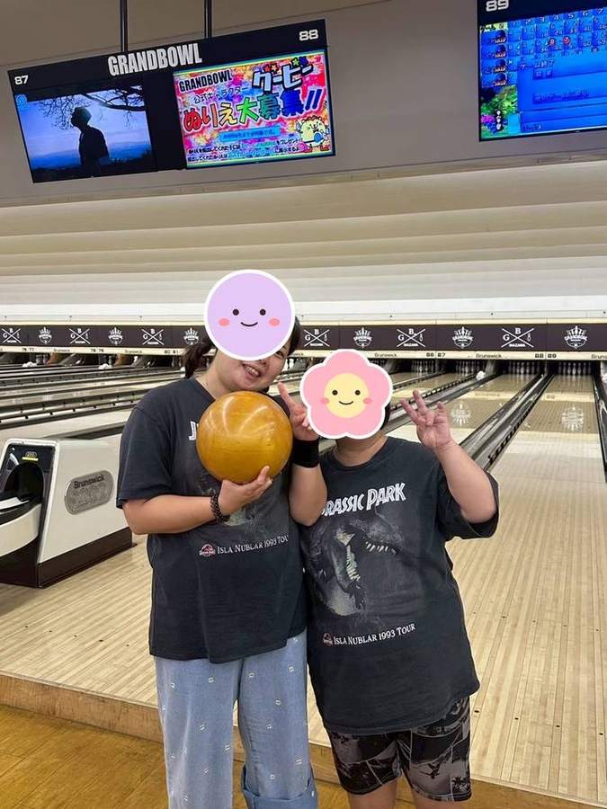 2人並んでピース