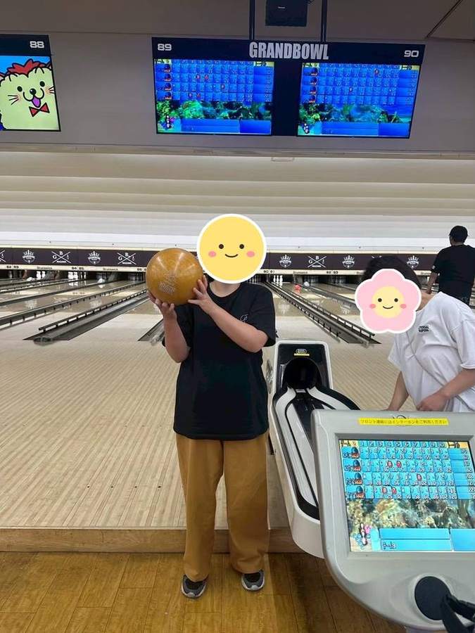 ボールを肩に構える入居者さん
