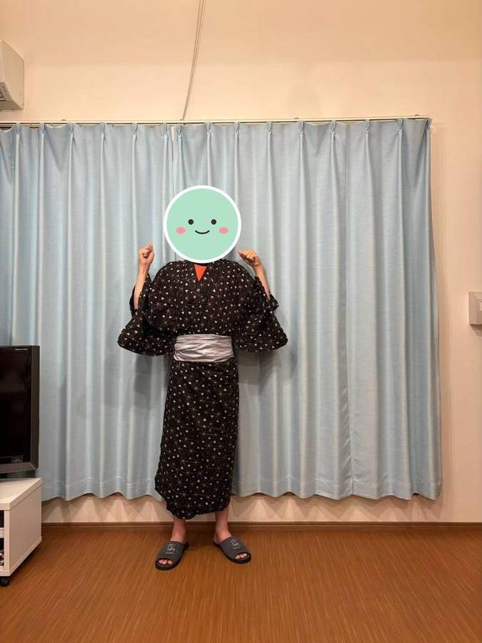 浴衣でガッツポーズ