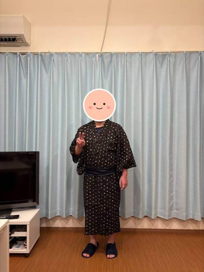 浴衣でピース