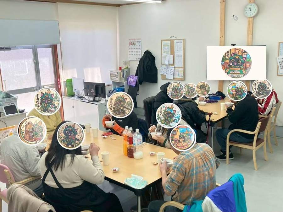 みんなでおしるこを食べる様子