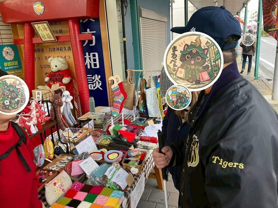 手づくり雑貨のお店をのぞくメンバーさん